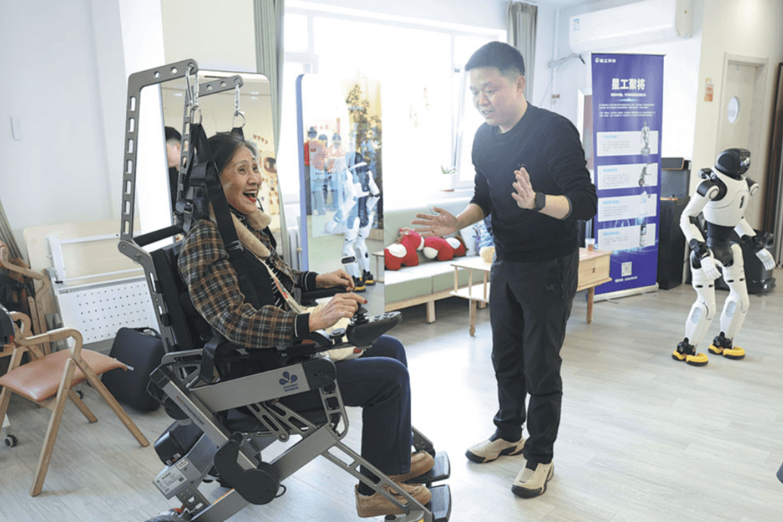 Mô hình robot chăm sóc người cao tuổi giúp Trung Quốc giải bài toán già hóa dân số