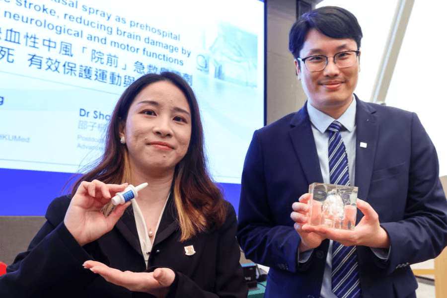 Thuốc xịt mũi điều trị đột quỵ NanoPowder giành được huy chương vàng tại Triển lãm phát minh quốc tế Geneva lần thứ 51 năm nay (Ảnh: South China Morning Post).