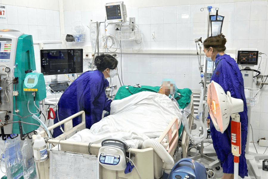 Mẹ và vợ của nam shipper gửi lời chào cuối trước khi các bác sĩ tiến hành lấy tạng