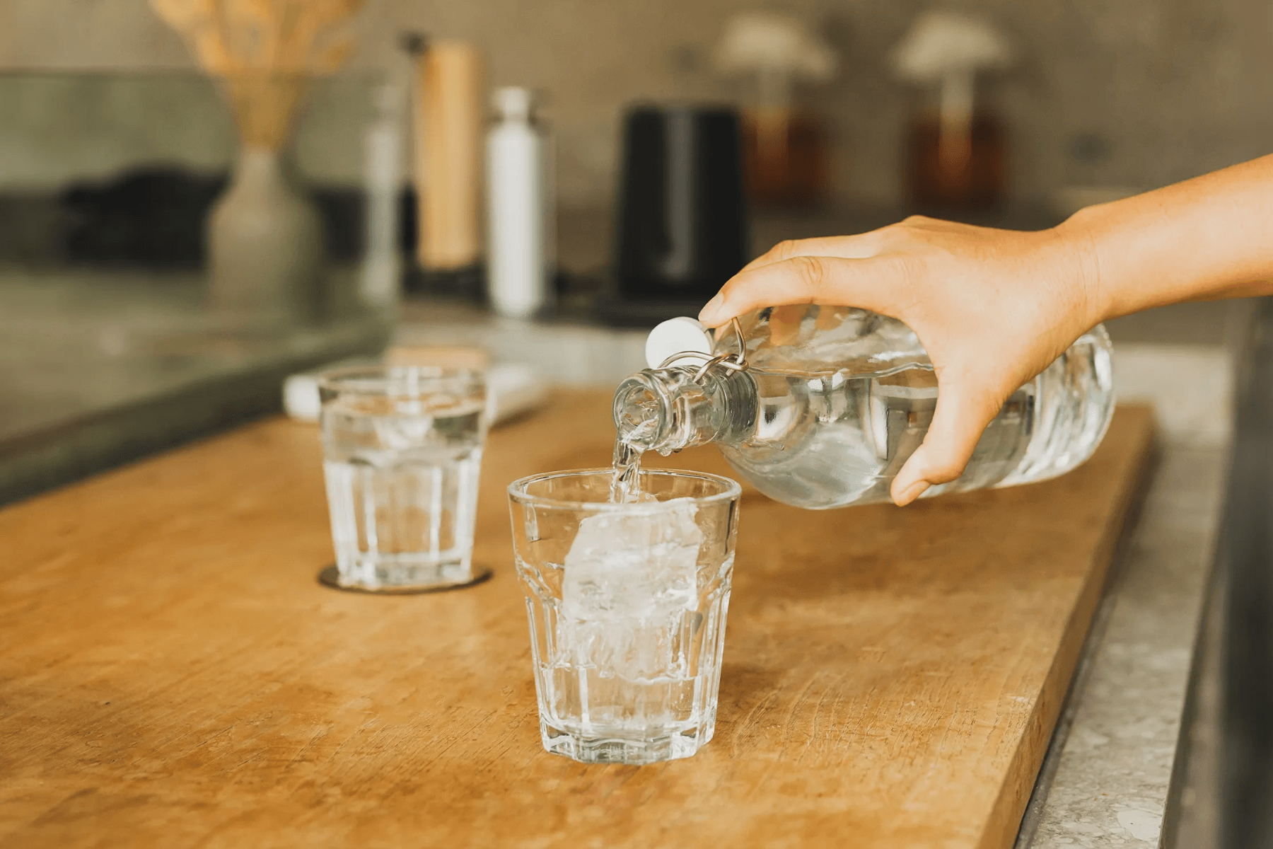 Trời nóng uống nước đá giải khát như thế nào để không hại sức khỏe