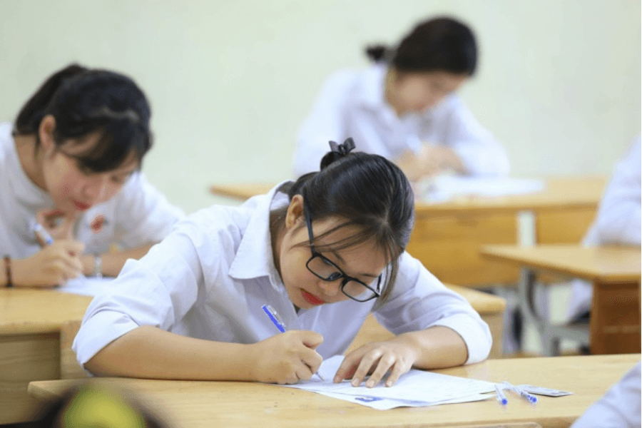Mùa thi không chỉ là cuộc chạy nước rút của trí nhớ, mà còn là giai đoạn sĩ tử cần giữ sức khỏe ổn định để học tập và làm bài hiệu quả. Chính vì thế 