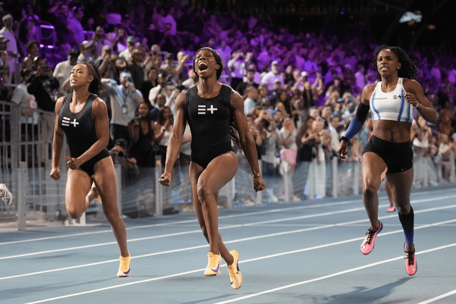 Tristan Evelyn của Barbados ăn mừng chiến thắng ở chung kết 100m nữ tại Las Vegas