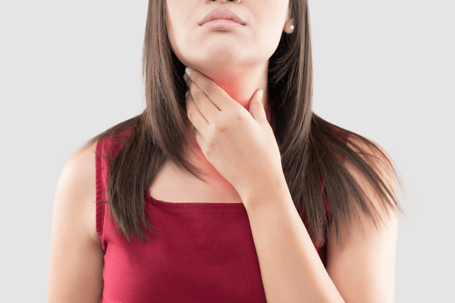 Khói thuốc lá thụ động có thể gây tác hại ngay đến mắt, mũi, họng (Ảnh minh họa). 