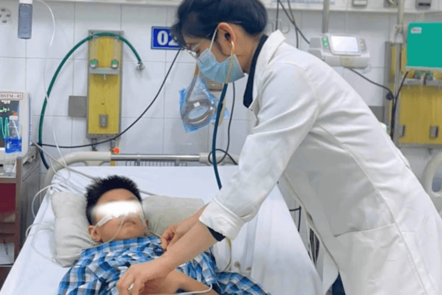 Bé trai 10 tuổi ngừng tim 1 giờ được cứu sống nhờ ECMO
