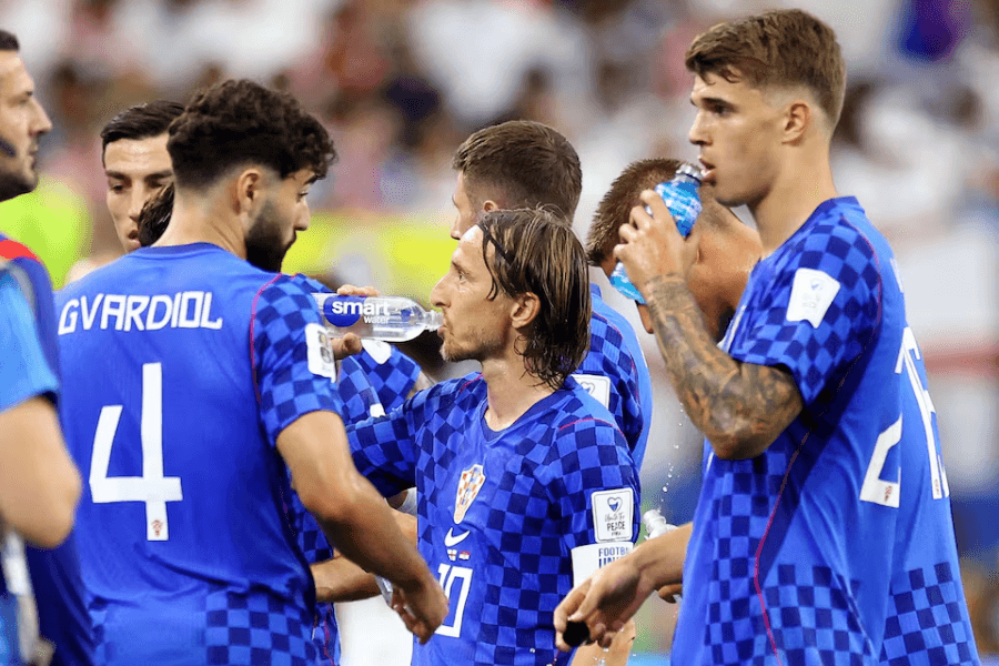 nhieu-co-dong-vien-la-o-phan-doi-khi-cac-tran-world-cup-tai-my-va-canada-tam-dung-vi-luat-nghi-uong-nuoc-anh-3.png