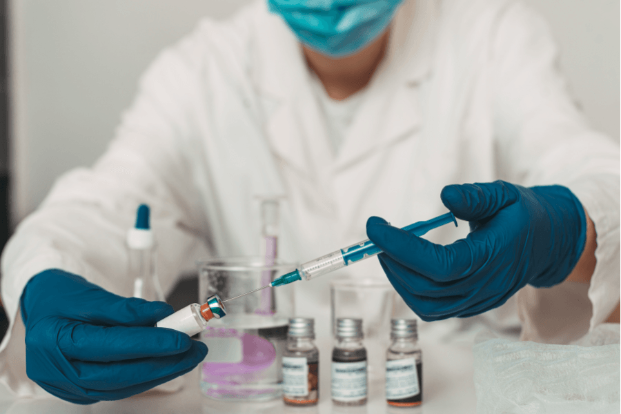 Vaccine mRNA thử nghiệm có thể làm chậm sự phát triển của khối u ung thư ở trẻ em