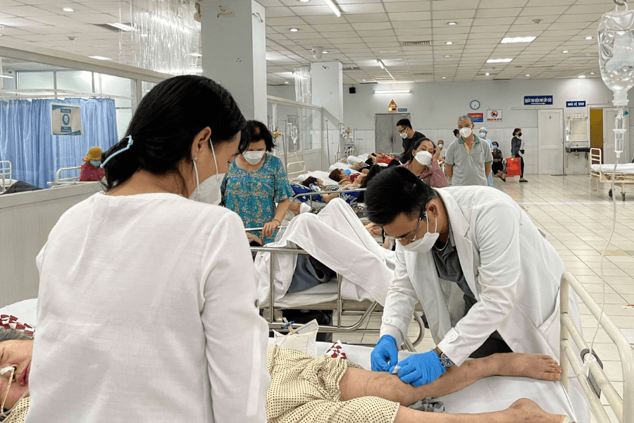 Khi việc chăm sóc kéo dài nhiều tháng hoặc nhiều năm, người chăm sóc rất dễ quên mất rằng chính mình cũng đang chịu áp lực tâm lý lớn
