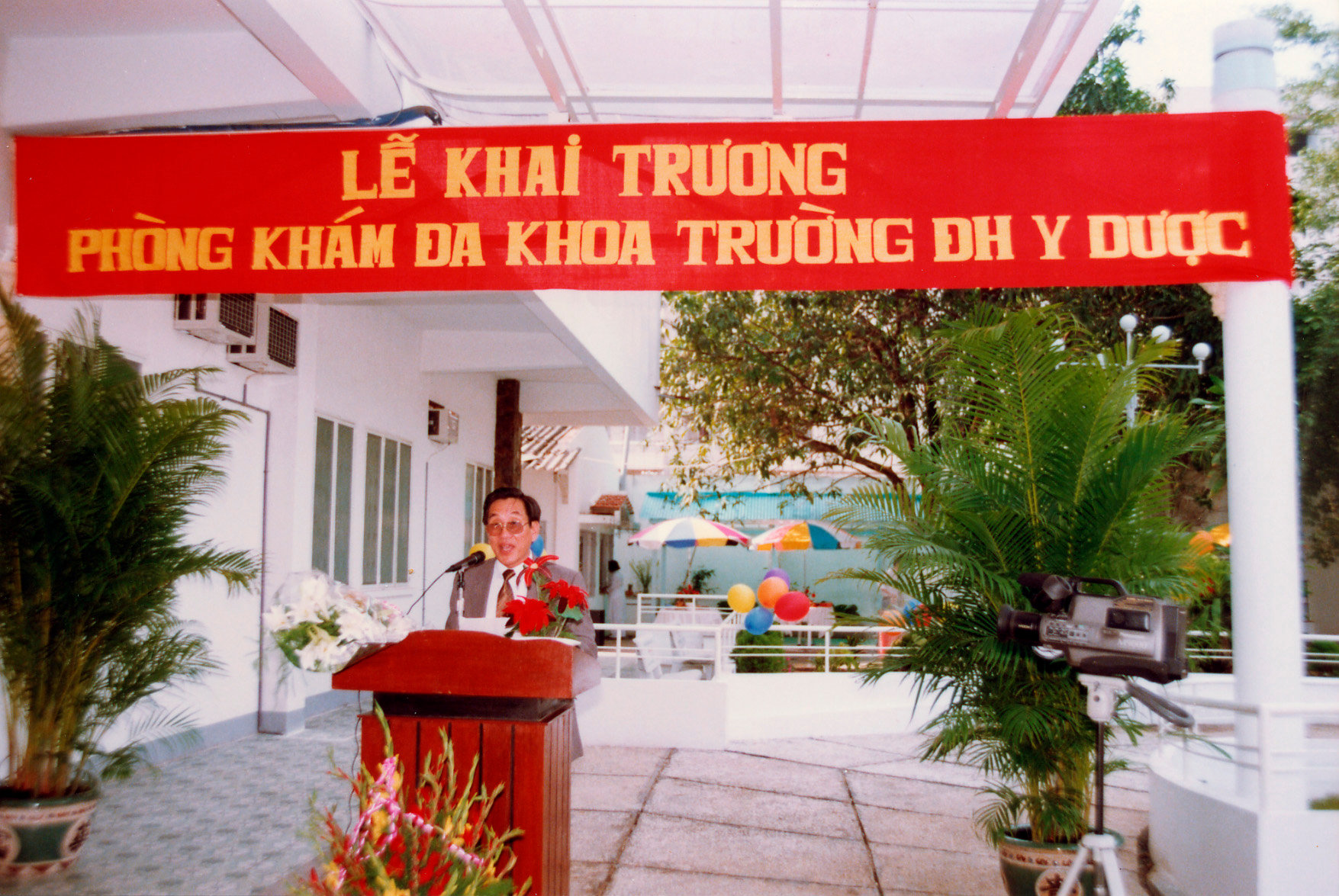 GS TS BS. Nguyễn Đình Hối phát biểu tại Lễ khai trương Phòng khám Đa khoa Trường Đại học Y Dược TP. Hồ Chí Minh, một dấu mốc quan trọng trong quá trình hình thành mô