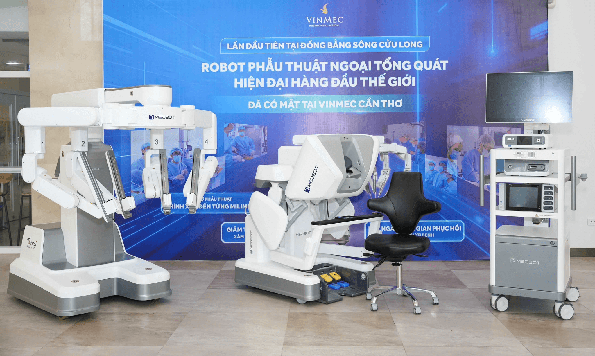 hệ thống robot phẫu thuật từ xa Toumai