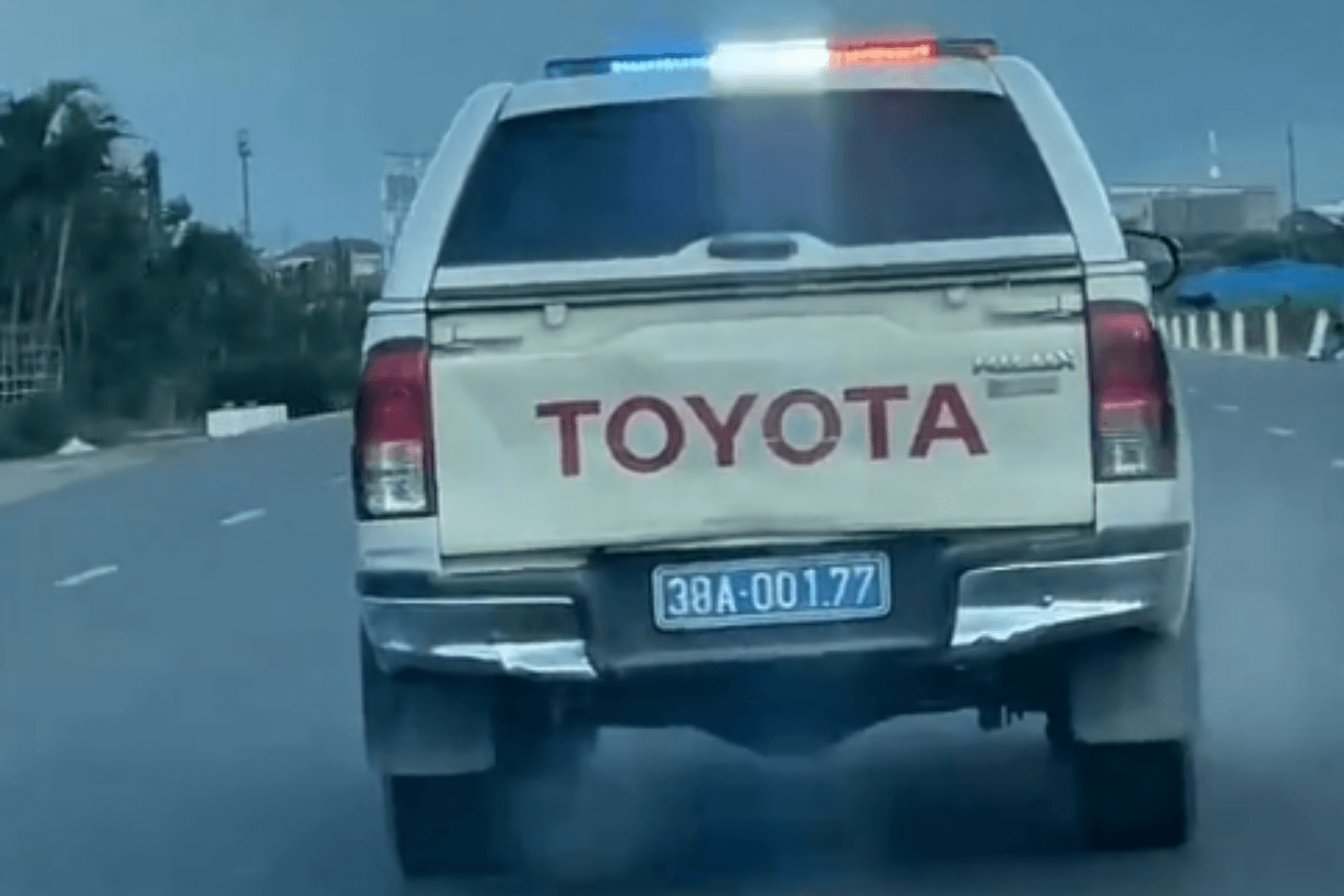 CSGT Hà Tĩnh mở đường đưa sản phụ chuyển dạ đến bệnh viện an toàn