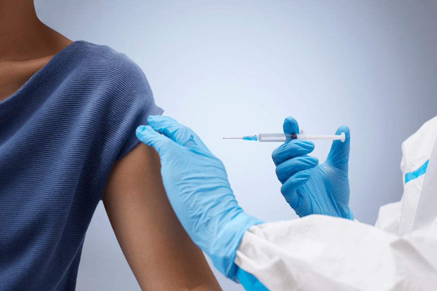 một số loại vắc xin HPV hiện nay, nhóm từ 9 đến 45 tuổi có thể được tư vấn tiêm tùy theo chỉ định cụ thể