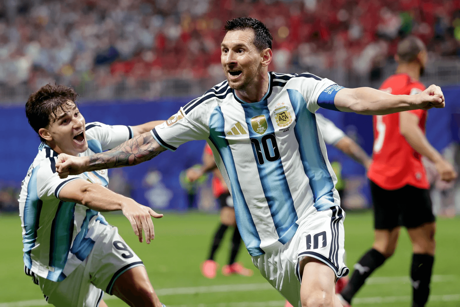 messi ăn mừng sau trận thắng ngoạn mục 3 - 2 trước Ai Cập