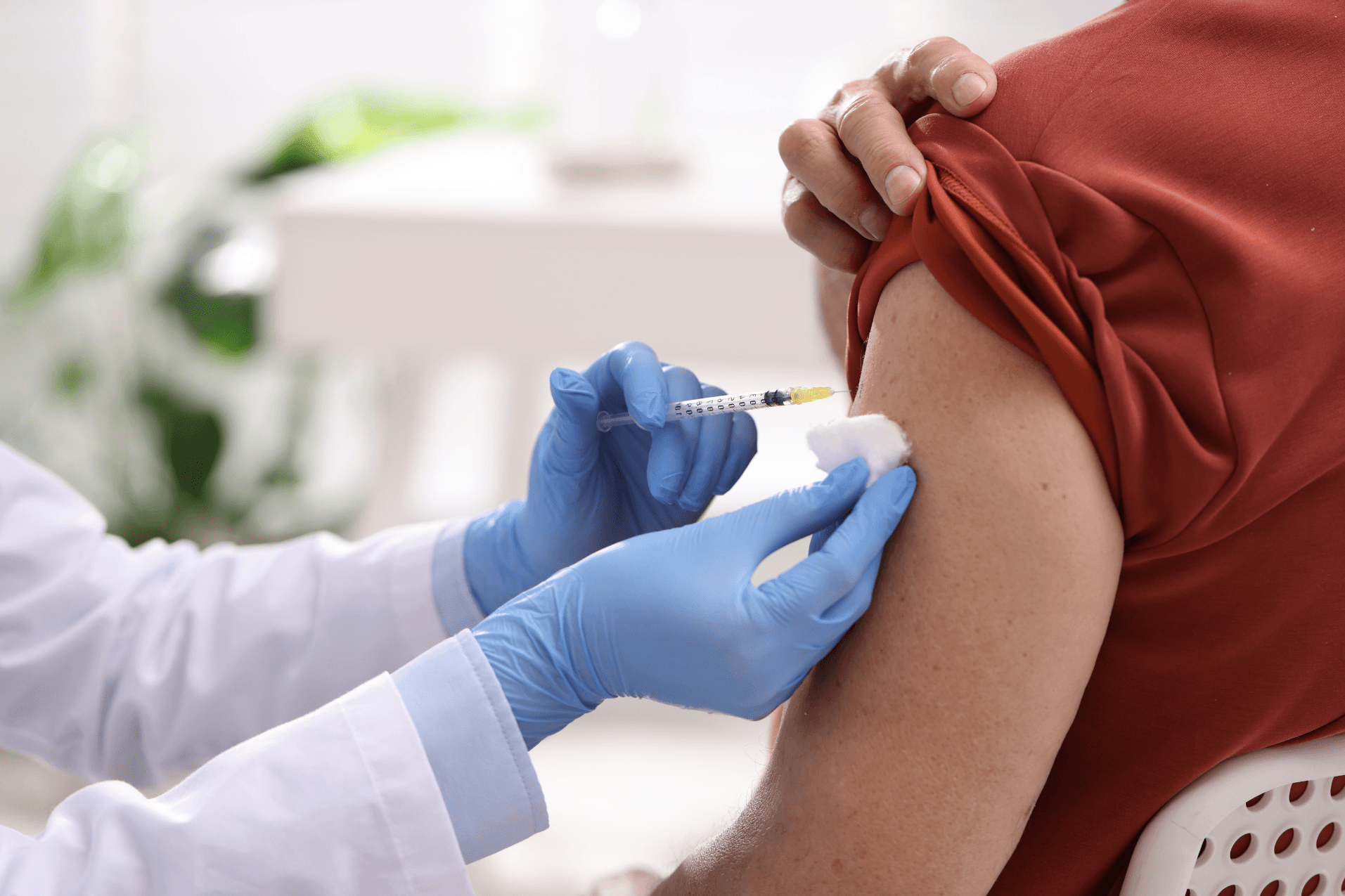 8 vaccine ai cũng cần biết khi đi khám sức khỏe định kỳ