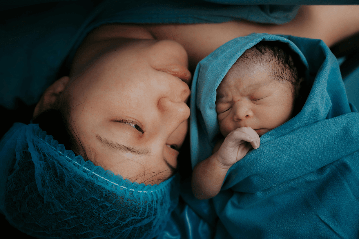 Duy trì bổ sung sắt cho mẹ bầu ít nhất một tháng sau khi sinh. (Ảnh minh họa)