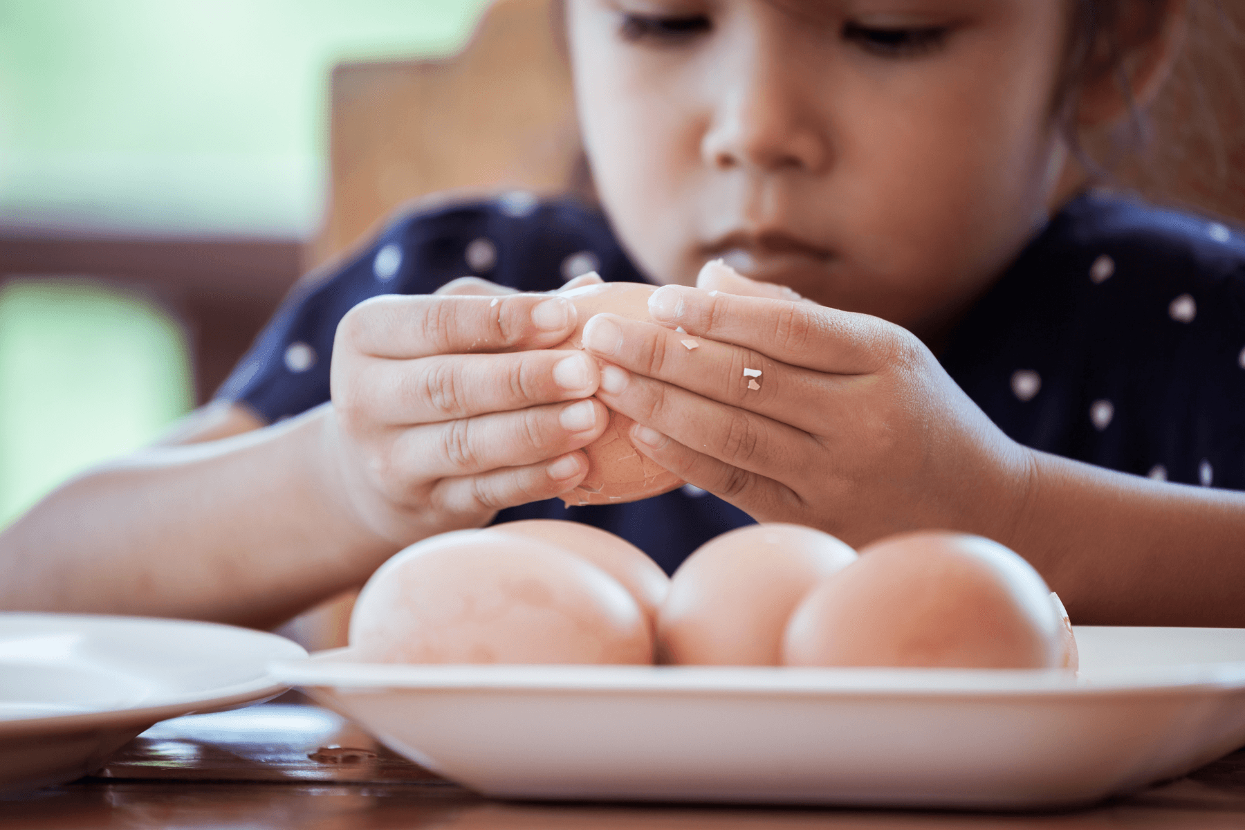 Trẻ ăn trứng gà mỗi ngày có tốt không