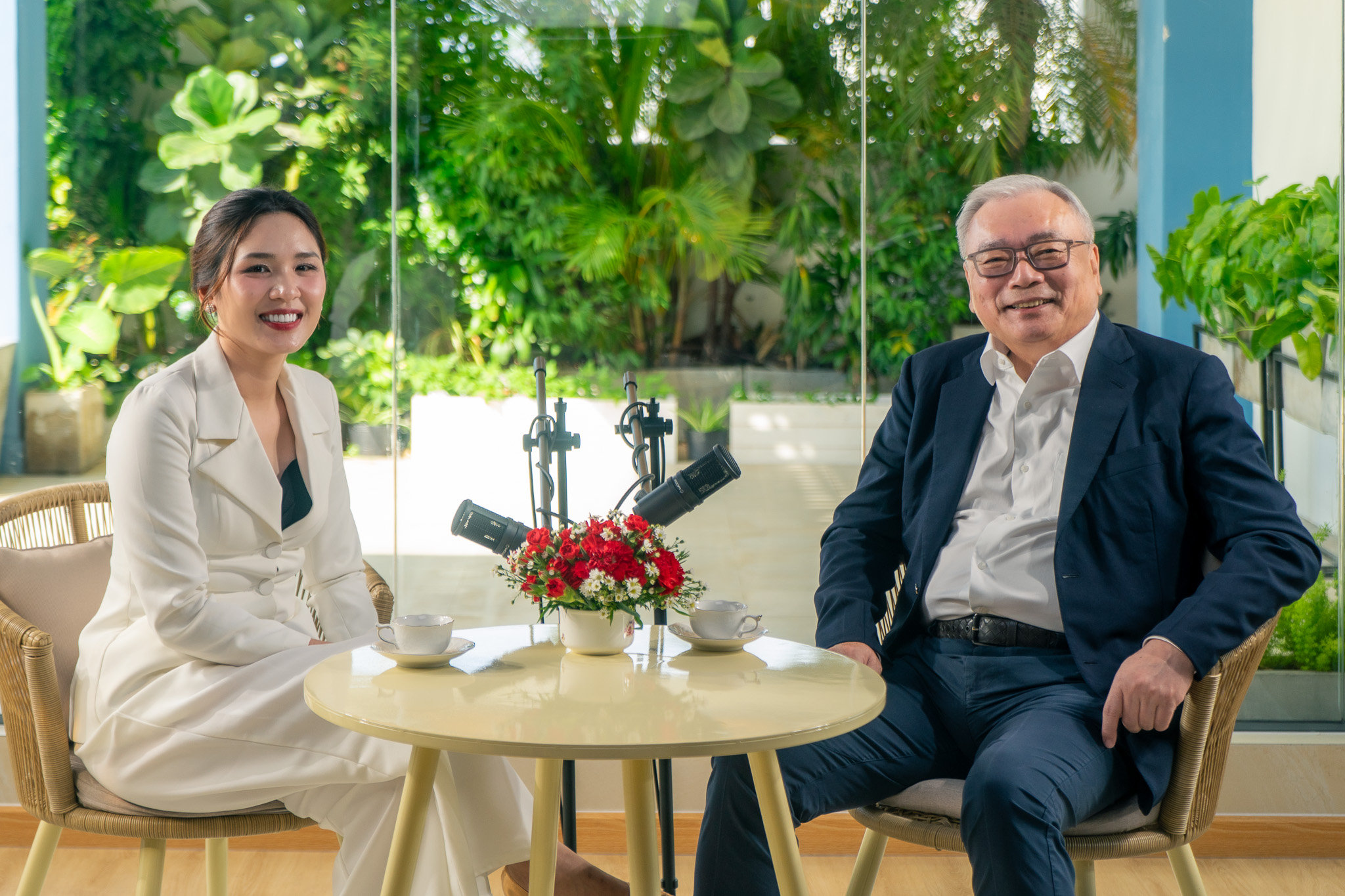 Host Liên Thảo và ông Yang Kun Hsiang - Phó Chủ tịch HĐQT Vedan Việt Nam tại Doctor247 Vodcast.