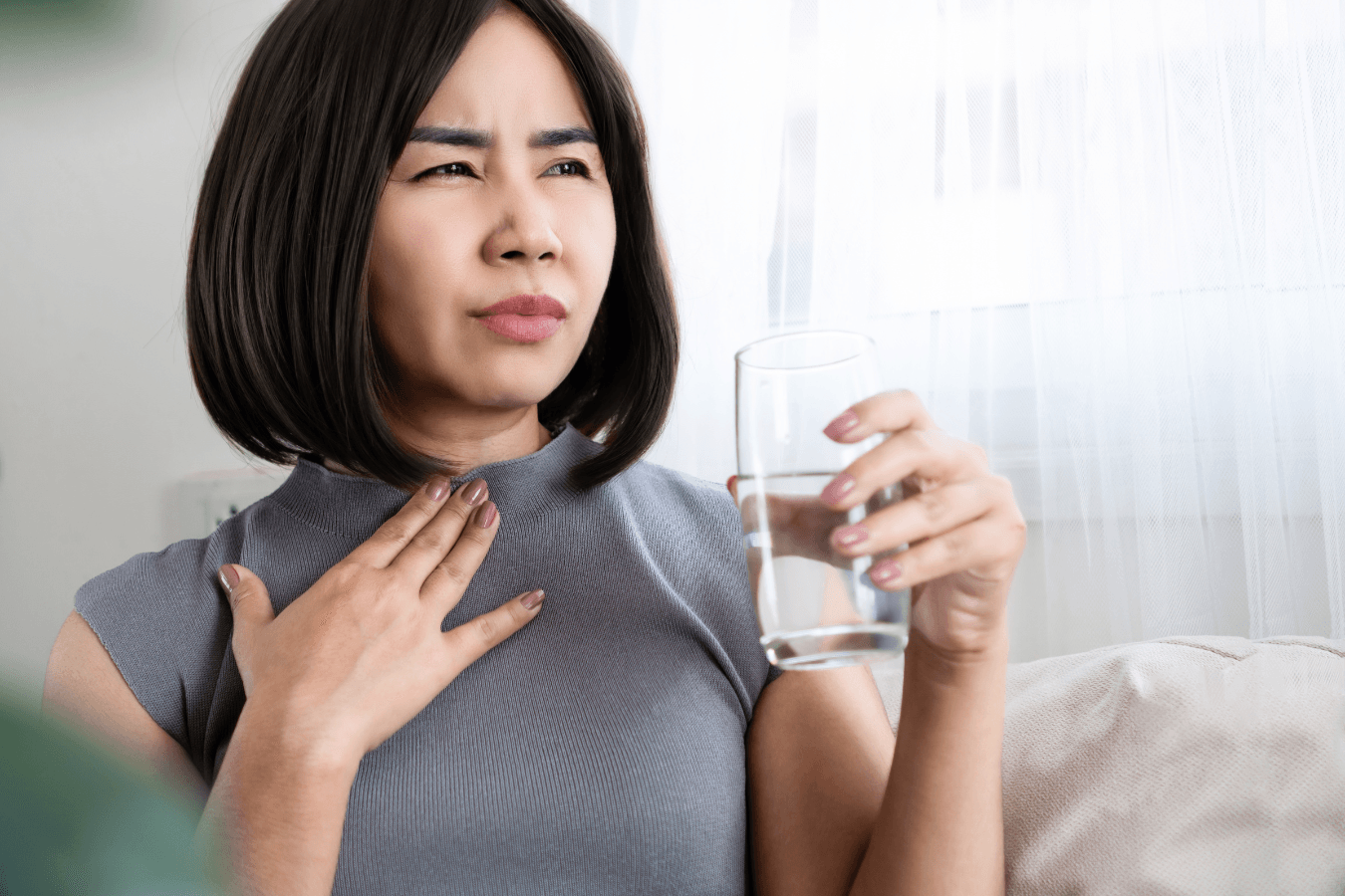 Khó nuốt khi ăn uống tưởng chuyện vặt vãnh, nhưng có thể là dấu hiệu ung thư thực quản