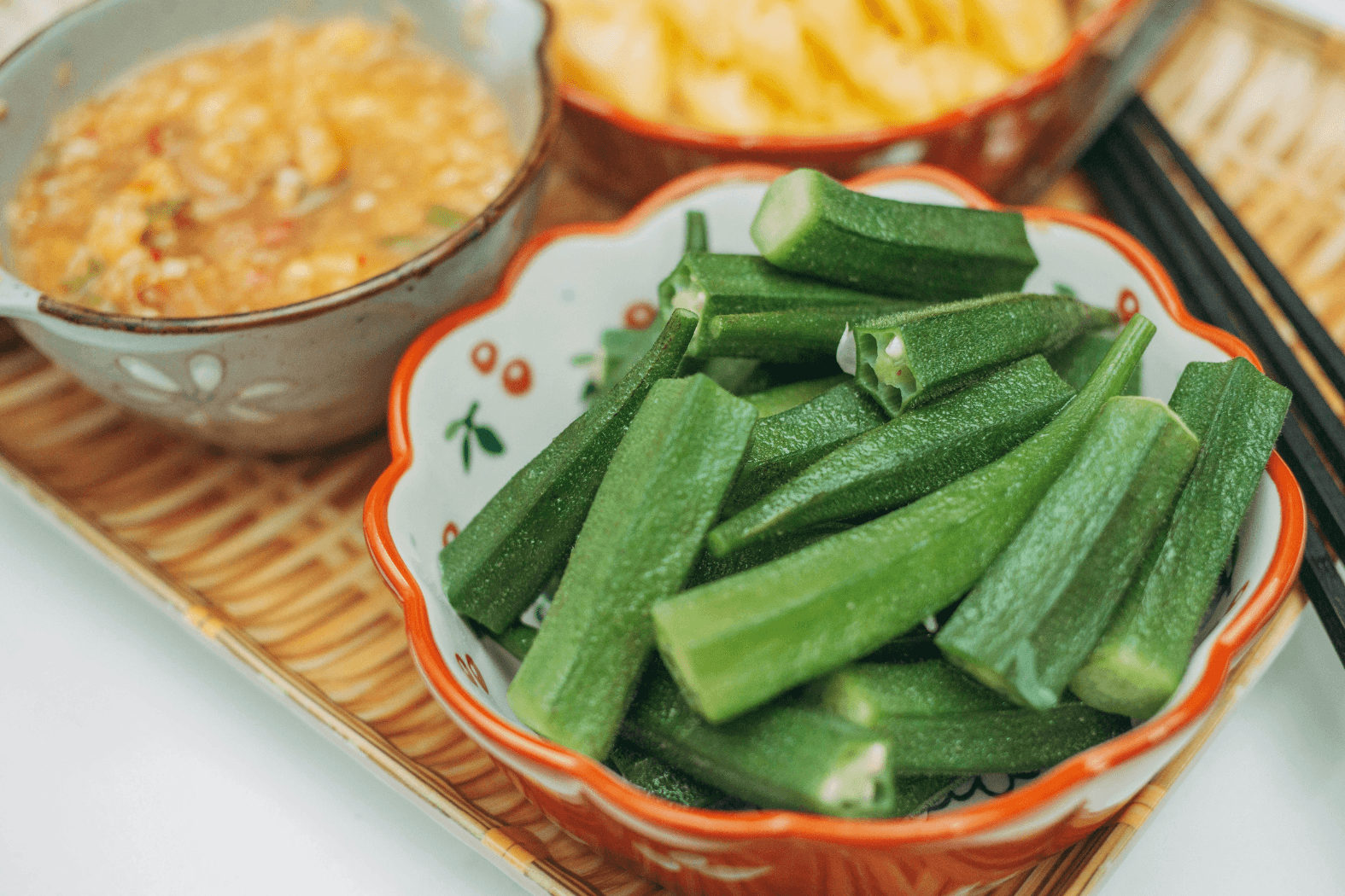 Đậu bắp cung cấp chất xơ, folate, vitamin C, vitamin K và một số khoáng chất