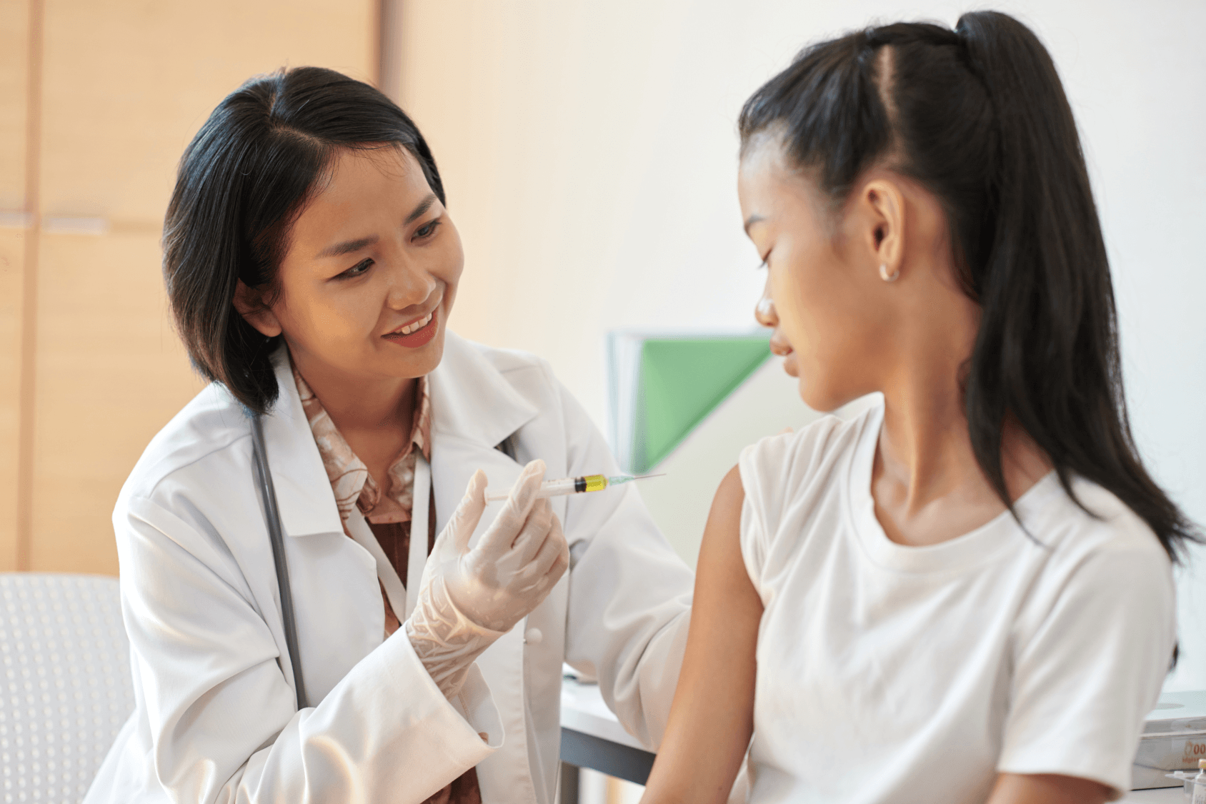 Trước khi mang thai, người phụ nữ có thể được kiểm tra lịch tiêm chủng và tư vấn bổ sung vaccine còn thiếu