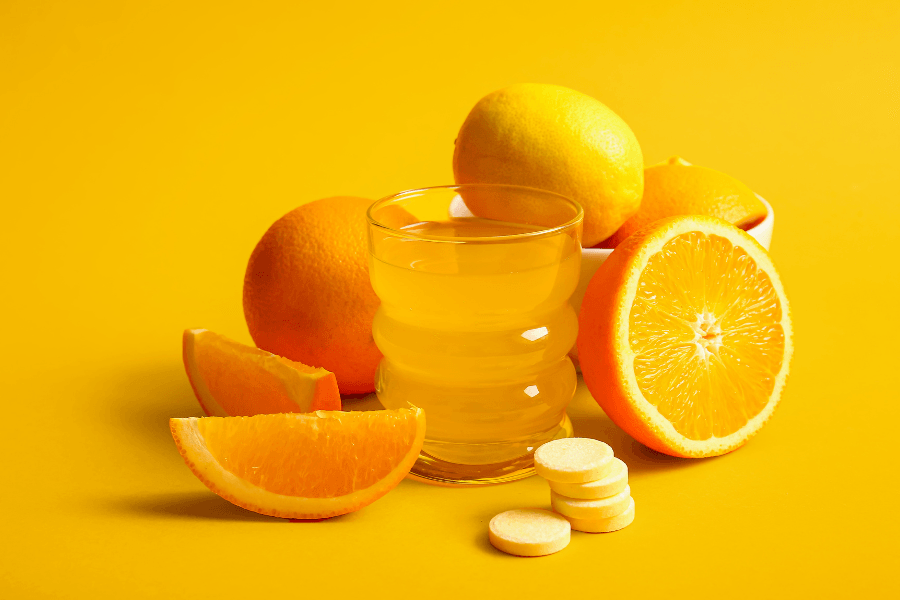 Mỗi khi trời bắt đầu mưa nhiều, bổ sung vitamin C lại được nhắc đến như một cách tăng sức đề kháng