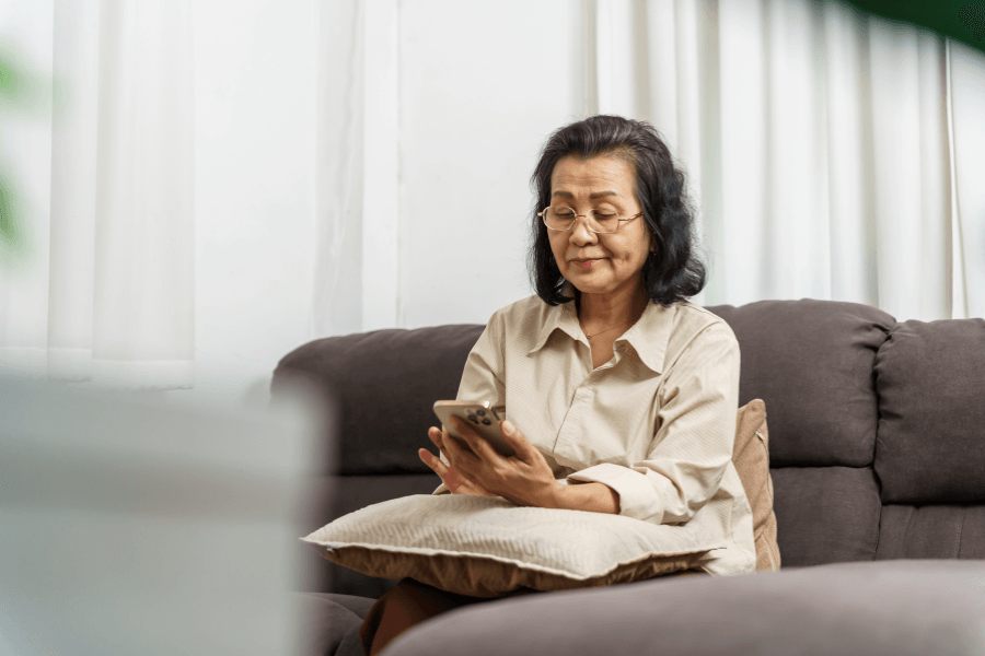 Tuổi trung niên còn được xác định qua vai trò trong cuộc sống