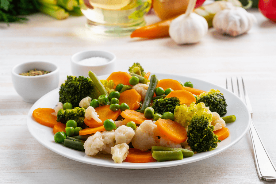Hấp hoặc làm chín nhanh bằng lò vi sóng có thể giúp giảm lượng vitamin C thất thoát so với luộc