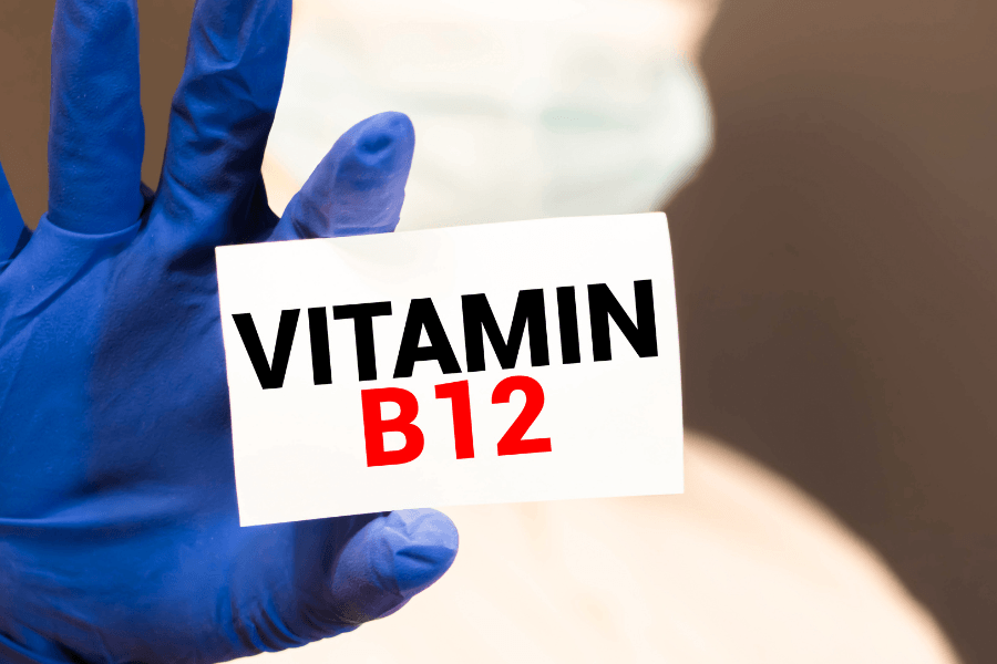 Người bệnh không nên tự bổ sung vitamin B12 liều cao mà chưa được nhân viên y tế tư vấn