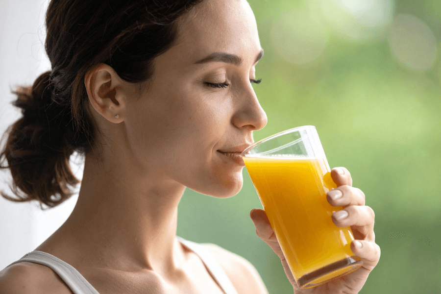 Với nhiều người, uống nước cam mỗi sáng đã trở thành một thói quen