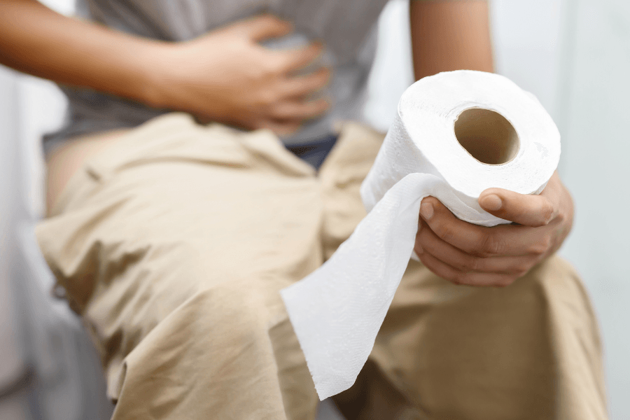 Cùng trải qua một đợt ngộ độc thực phẩm, có người nhanh chóng hồi phục nhưng cũng có người tiếp tục rối loạn tiêu hóa kéo dài. (Ảnh minh họa)