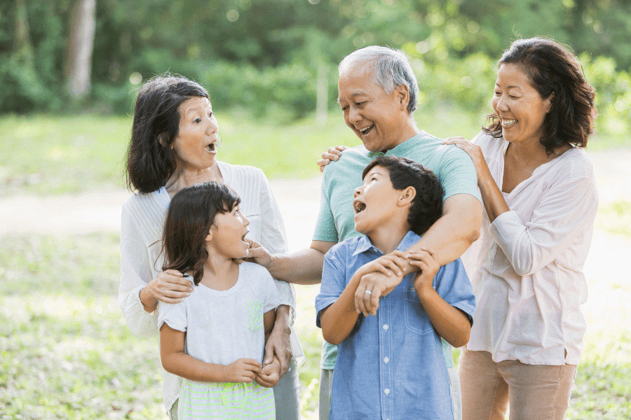 Dành thêm thời gian ngoài trời có thể giúp trẻ giảm nguy cơ cận thị