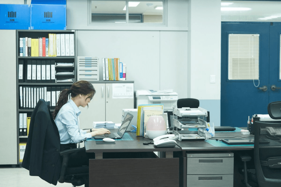 ngồi quá lâu và ít vận động có thể làm tăng nguy cơ đột quỵ theo thời gian