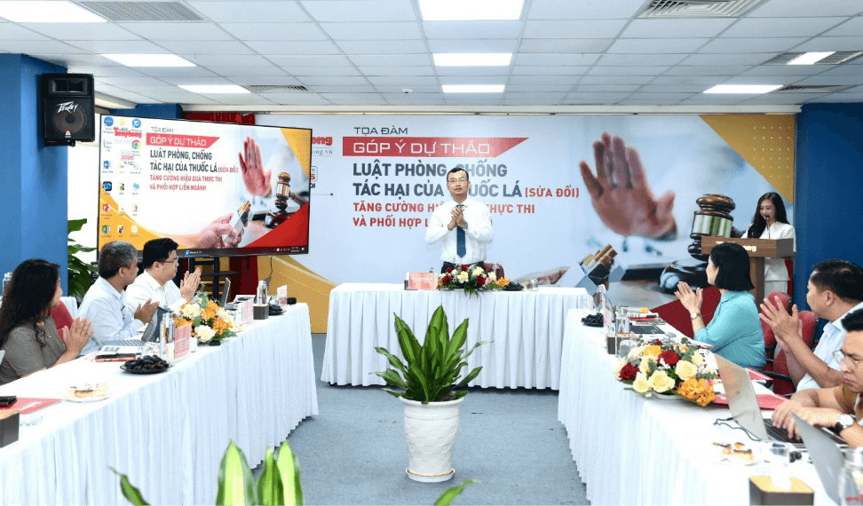 Toàn cảnh tọa đàm góp ý dự thảo Luật Phòng, chống tác hại của thuốc lá ngày 26/8. (Ảnh: Báo Tiền Phong)