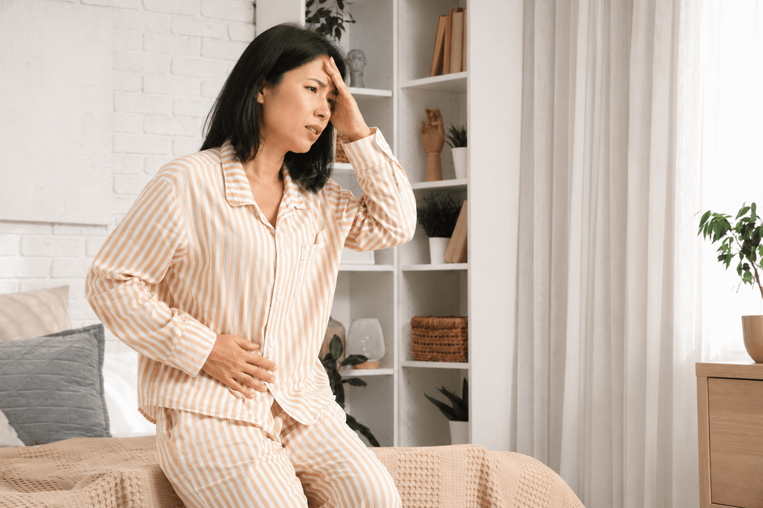 Một số dấu hiệu đột quỵ ở phụ nữ dễ bị nhầm với mệt mỏi, stress hay rối loạn tiêu hóa.