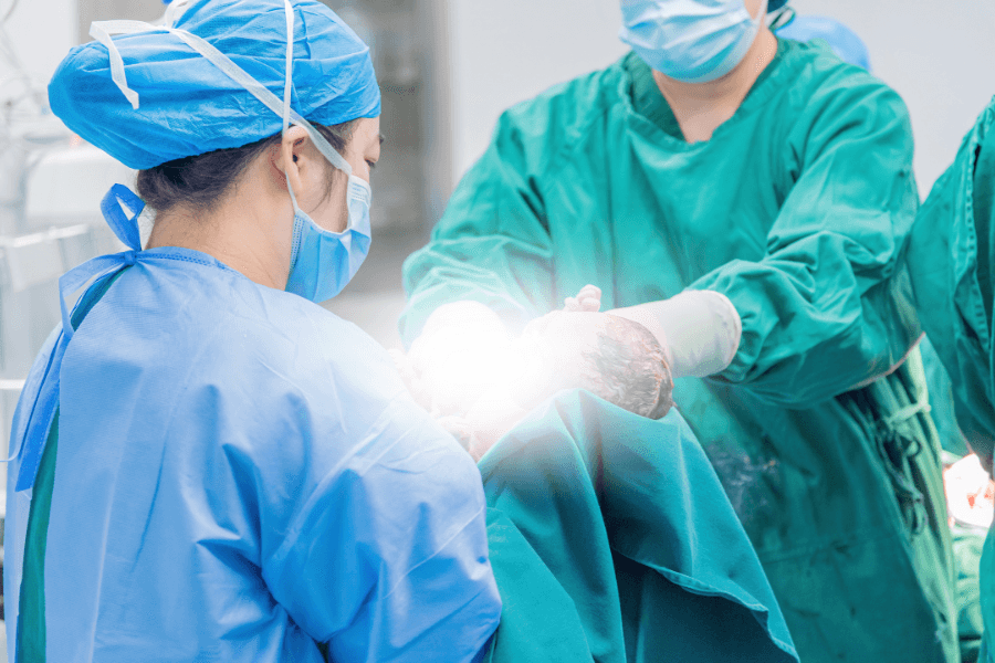 Sản phụ khoa là chuyên ngành kết hợp cả nội khoa và ngoại khoa, hướng đến chăm sóc toàn diện sức khỏe sinh sản và sức khỏe phụ nữ