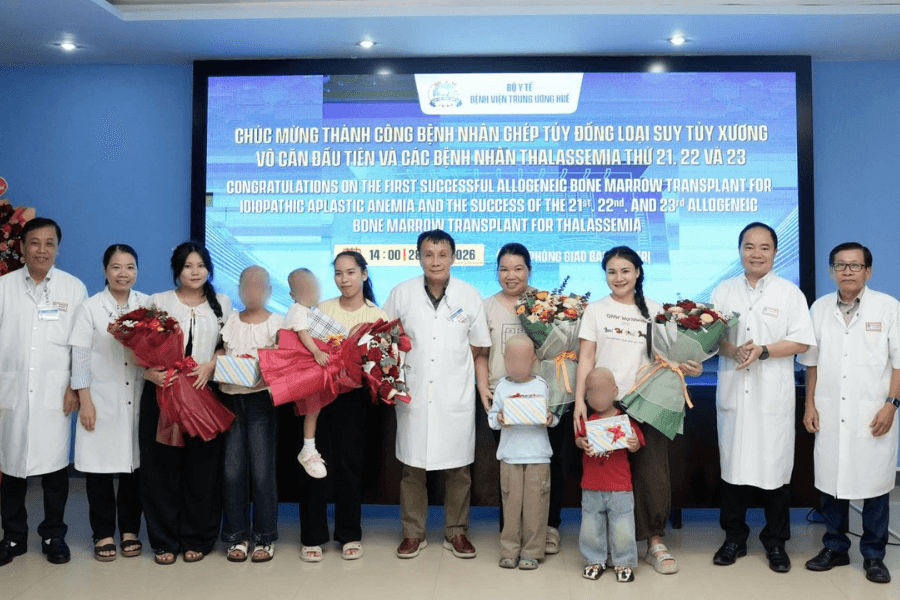 Bệnh viện Trung ương Huế đã tổ chức lễ ra viện cho bệnh nhi sau nhiều tháng điều trị
