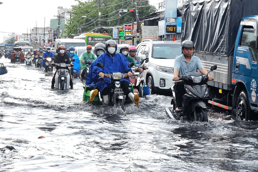 Nước ăn chân thường xuất hiện sau khi lội nước hoặc mang giày ẩm lâu ngày. Nhận biết sớm dấu hiệu và cách xử lý giúp hạn chế nấm lan rộng, tái phát