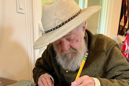 Người đàn ông sống 100 tuổi nhờ 6 thói quen này