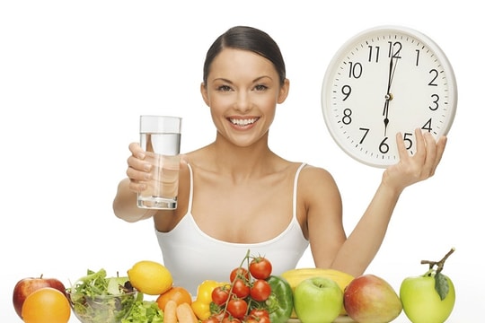 Alô, bác sĩ ơi! Ăn trái cây lúc nào là tốt?