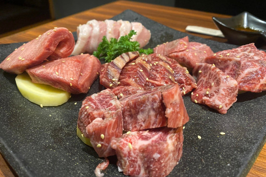 Ăn nhiều thịt khiến cơ thể đổ mồ hôi đầm đìa?