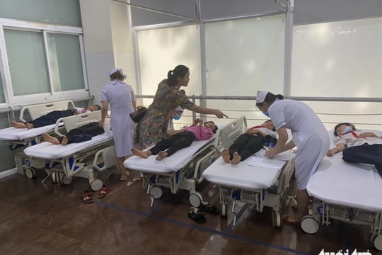 Uống trà sữa: 17 học sinh nghi bị ngộ độc thực phẩm