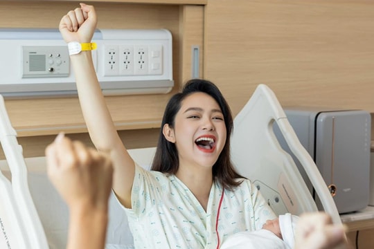 Minh Hằng duy trì cho con bú bằng sữa mẹ