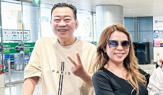 Nhạc sĩ Lê Quang về nước sau 4 năm phẫu thuật cắt bỏ bàn chân