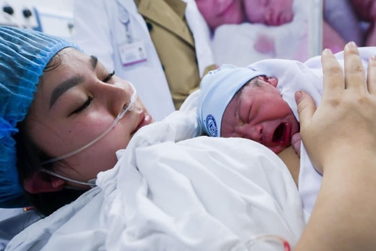 Khuyến khích kết hôn trước 30, hỗ trợ sản phụ để cân bằng mức sinh