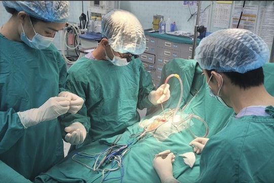 Phẫu thuật cắt ‘đuôi’ bất thường dài 14cm cho bé 4 tháng tuổi ở Thanh Hóa