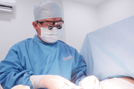 Lở loét do tự dùng máy cắt bao quy đầu