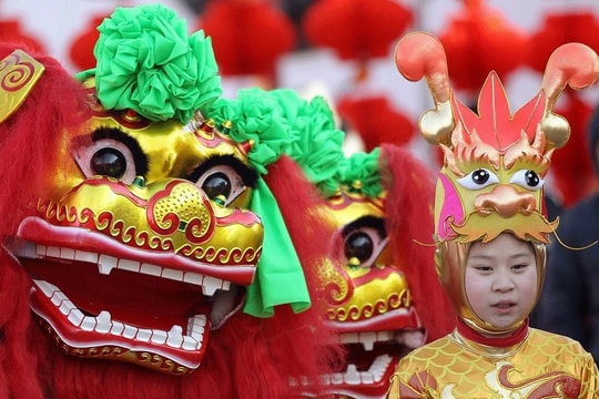 Đua nhau kết hôn để kịp sinh con năm 'rồng vàng' 2024