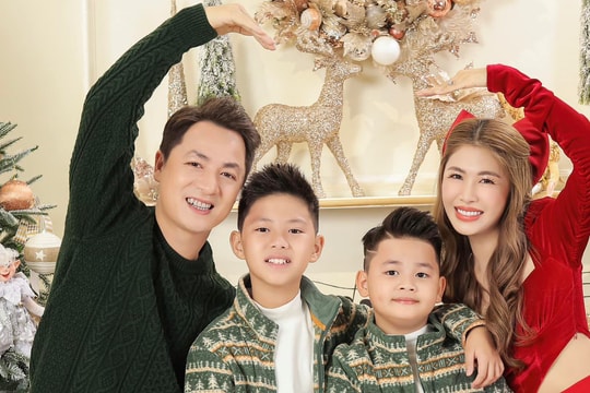 Ca sĩ Đăng Khôi ngừng hát 10 năm để chữa thính giác, chăm sóc 2 người mẹ bị ung thư