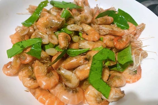 Tôm đồng, hành tây, hẹ, hạt óc chó: 4 thực phẩm giúp tăng cường sinh lý quý ông