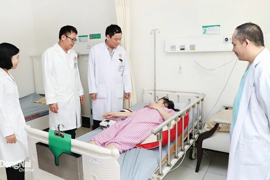 Mổ lấy khối u ở tử cung to bằng trái bưởi cho nữ bệnh nhân