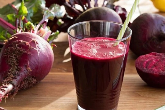 Những lợi ích không ngờ của nước ép củ dền